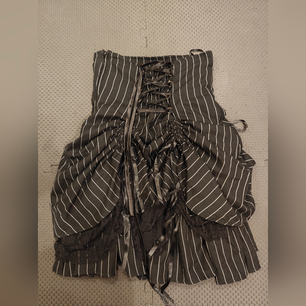 ❤️‍🔥❤️‍🔥Hurry!! STORE CLOSE TOMORROW!!😱 Hot Topic Goth Black Skirt!!